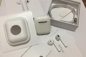 APPLE AIRPODS WITH WIRELESS EARBUDS CHARGING CASE